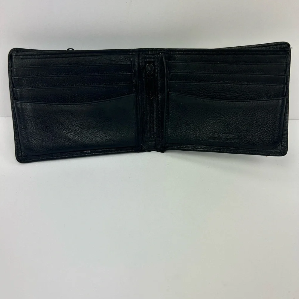 Fossil Black Leather Card Holder Bifold Wallet Men’s Silver Metal Logo